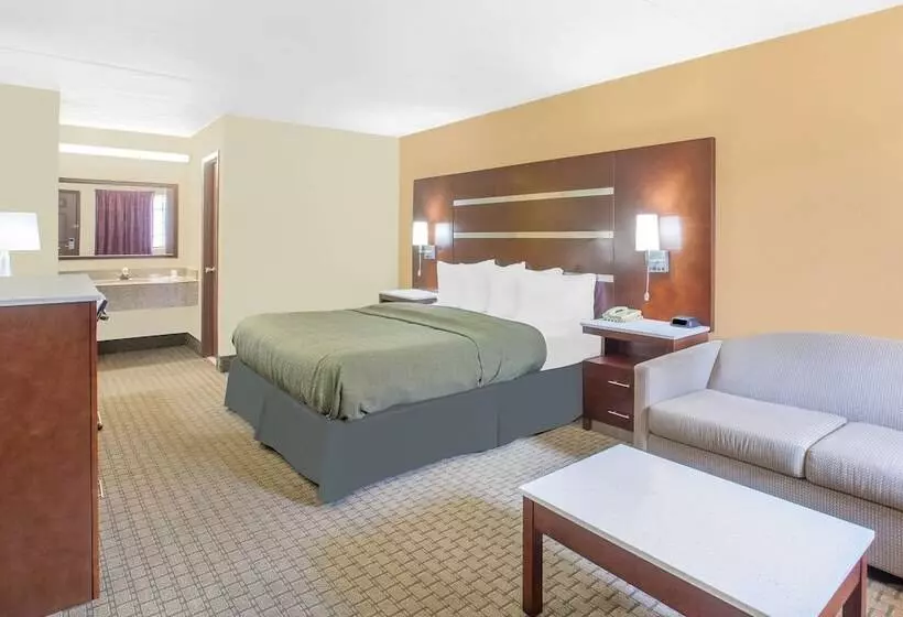 هتل Days Inn By Wyndham Fayetteville