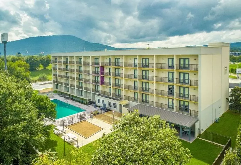 District 3 Hotel, Ascend Hotel Collection