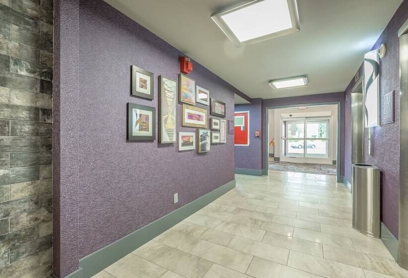 District 3 Hotel, Ascend Hotel Collection