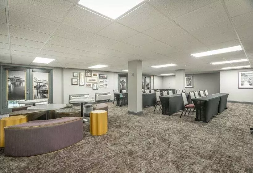 District 3 Hotel, Ascend Hotel Collection