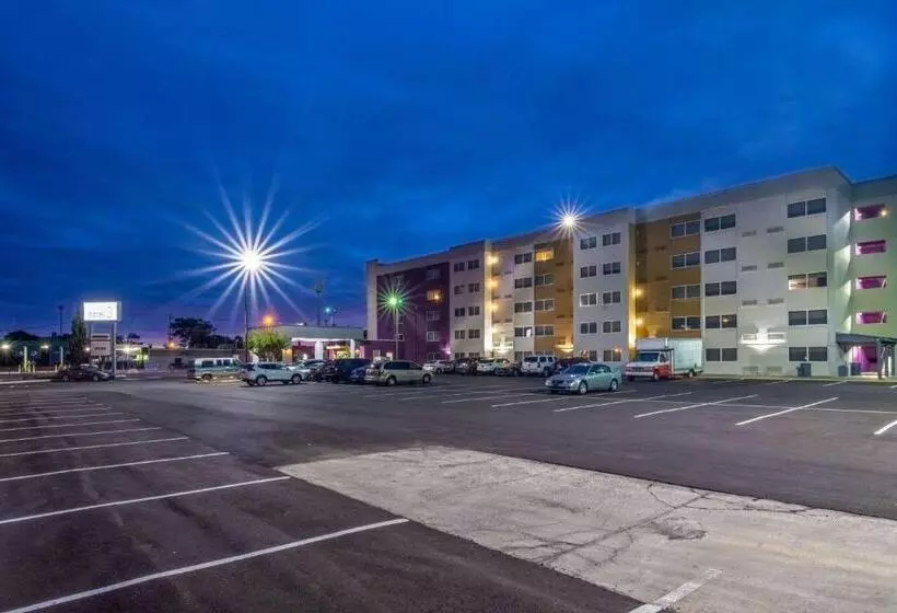 District 3 Hotel, Ascend Hotel Collection