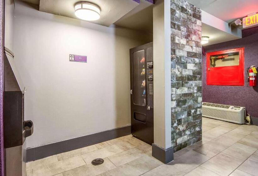 District 3 Hotel, Ascend Hotel Collection