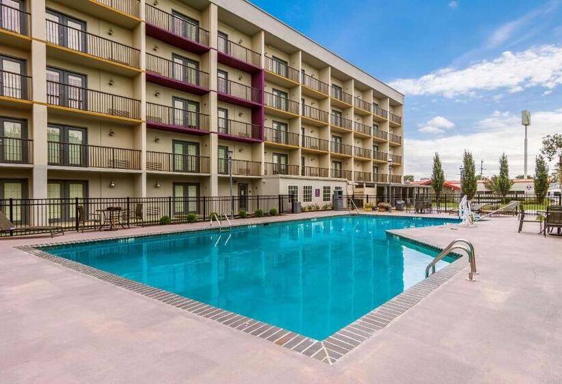 District 3 Hotel, Ascend Hotel Collection