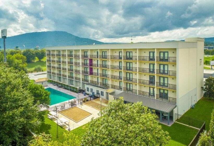 District 3 Hotel, Ascend Hotel Collection