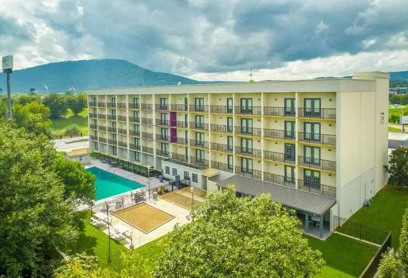 District 3 Hotel, Ascend Hotel Collection