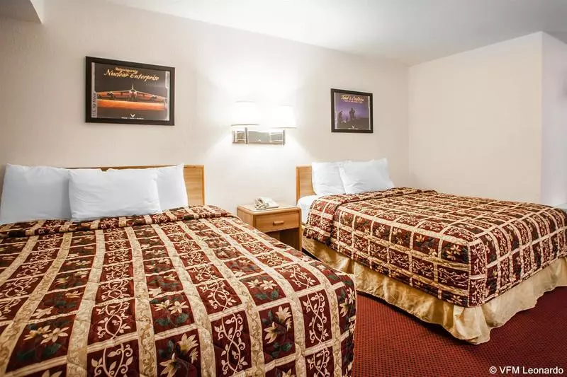 בית מלון כפרי Econo Lodge Truman Inn