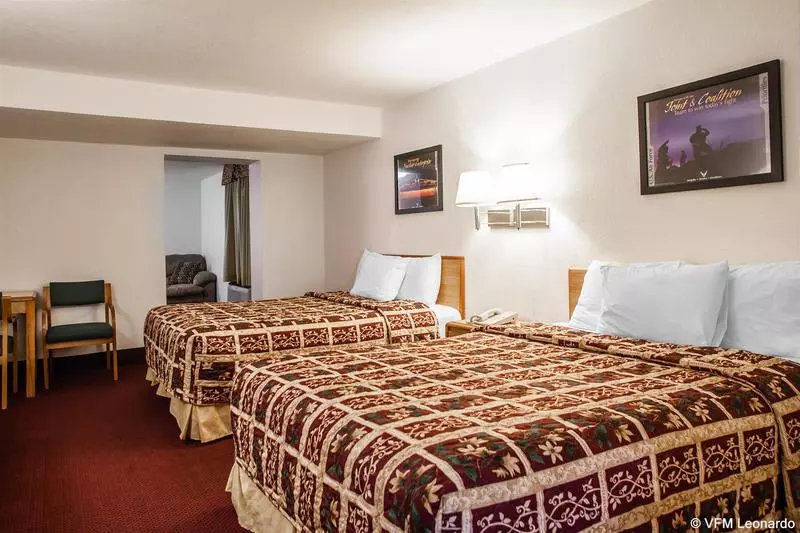 בית מלון כפרי Econo Lodge Truman Inn