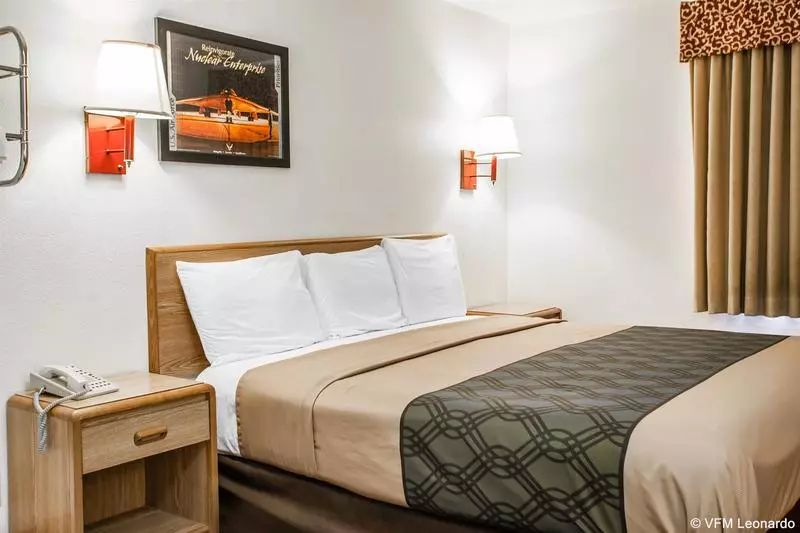 בית מלון כפרי Econo Lodge Truman Inn