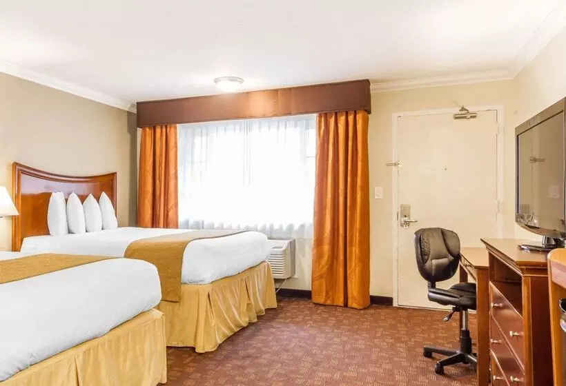 Отель Quality Inn Sacramento Convention Center