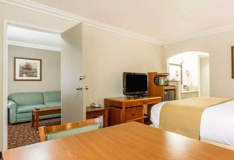 Отель Quality Inn Sacramento Convention Center