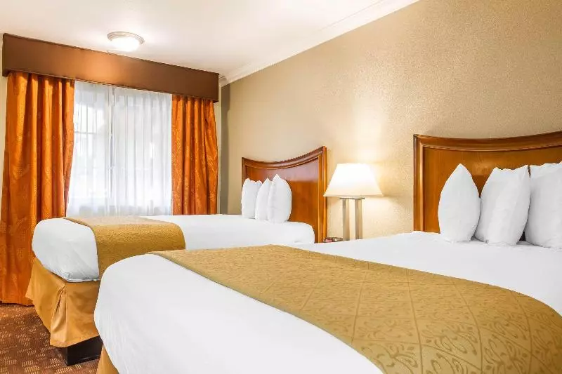 Отель Quality Inn Sacramento Convention Center