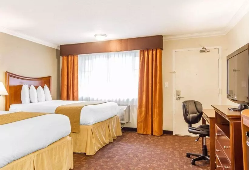 Отель Quality Inn Sacramento Convention Center