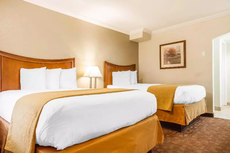 Отель Quality Inn Sacramento Convention Center