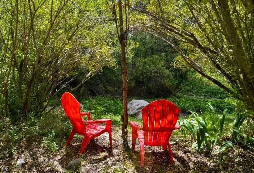 هتل Quiet Creek Inn