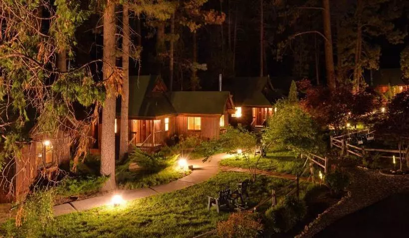 هتل Quiet Creek Inn