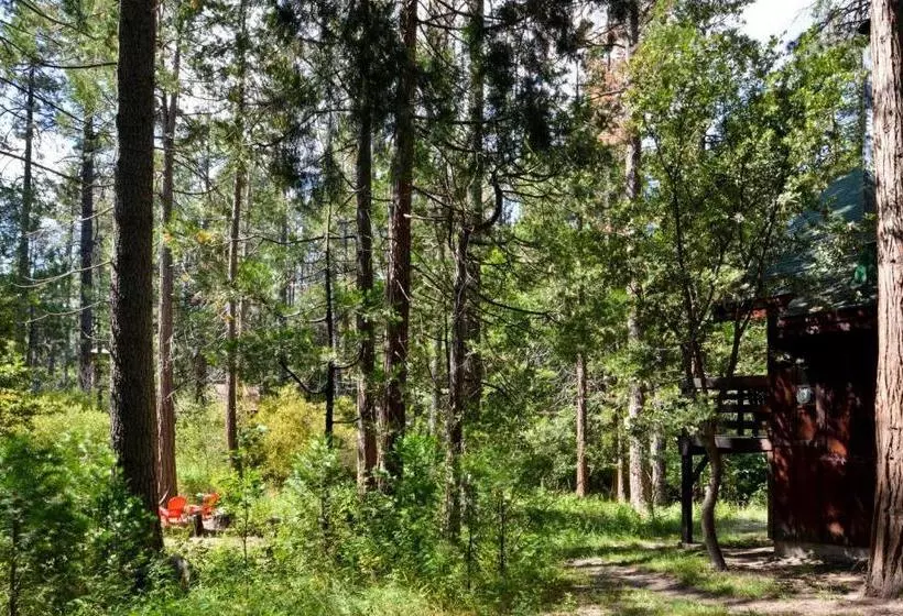 هتل Quiet Creek Inn