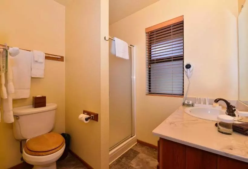 هتل Quiet Creek Inn