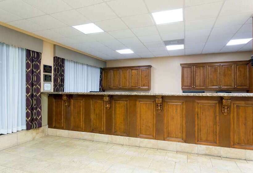 בית מלון כפרי Ramada By Wyndham Lake Placid