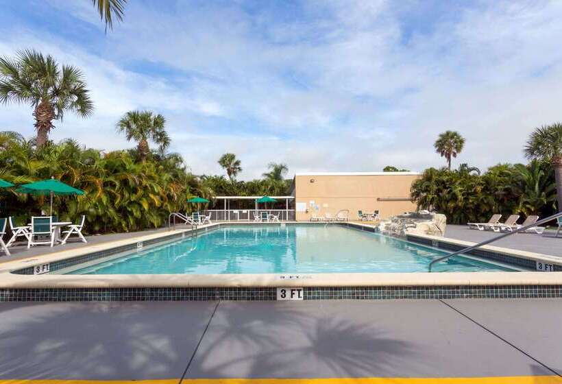 בית מלון כפרי Ramada By Wyndham Lake Placid