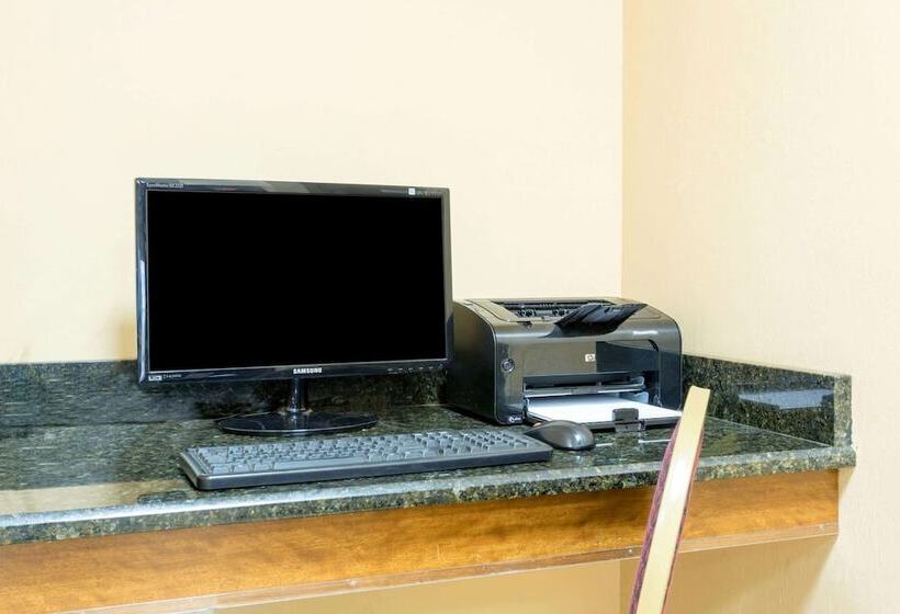 בית מלון כפרי Ramada By Wyndham Lake Placid