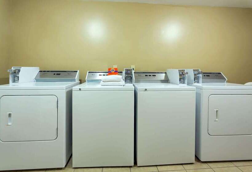 בית מלון כפרי Ramada By Wyndham Lake Placid