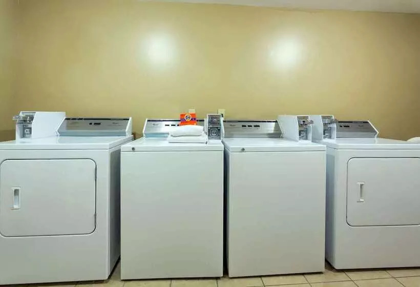 فندق Ramada By Wyndham Lake Placid