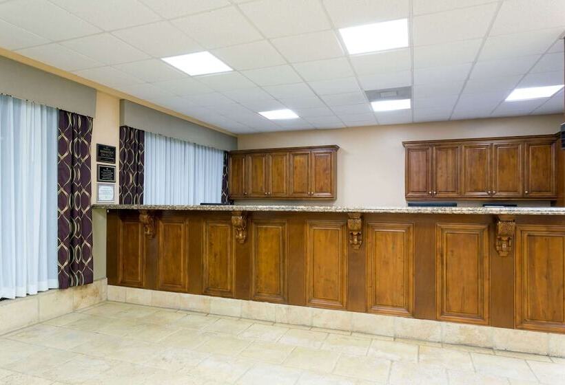 בית מלון כפרי Ramada By Wyndham Lake Placid