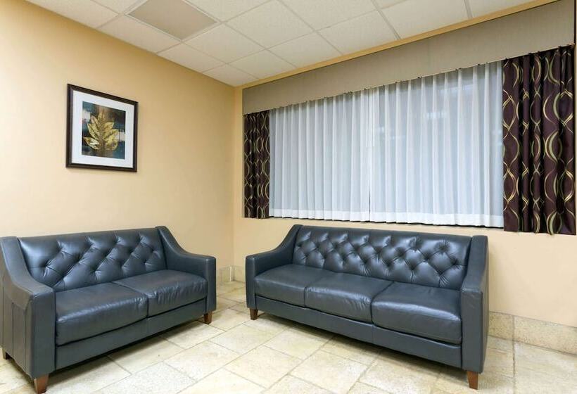 בית מלון כפרי Ramada By Wyndham Lake Placid