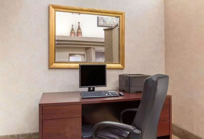 Отель Ramada By Wyndham St George