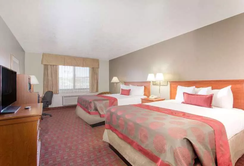 Отель Ramada By Wyndham St George