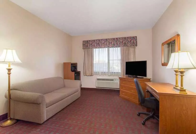 Отель Ramada By Wyndham St George