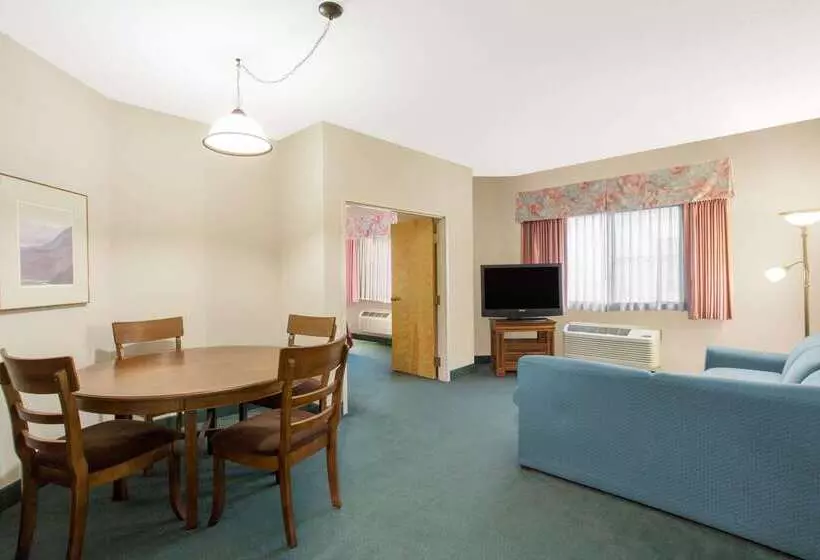 Отель Ramada By Wyndham St George