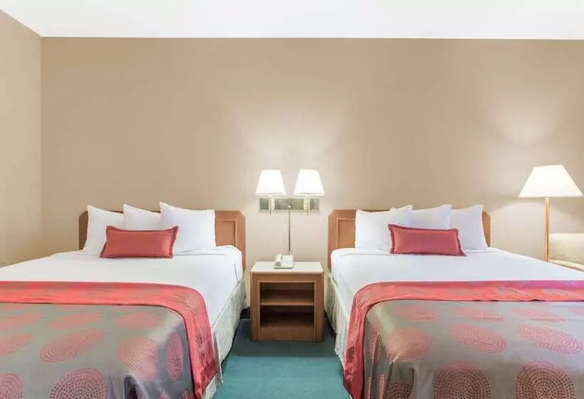 Отель Ramada By Wyndham St George