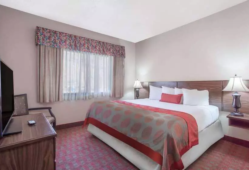 Отель Ramada By Wyndham St George