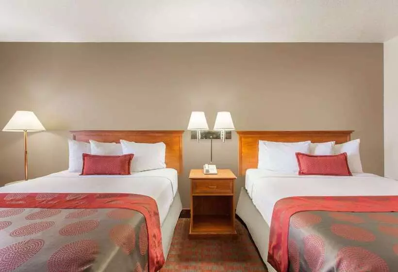 Отель Ramada By Wyndham St George