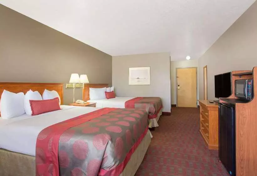 Отель Ramada By Wyndham St George