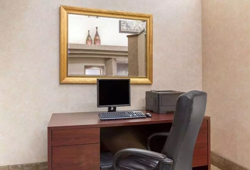 Отель Ramada By Wyndham St George