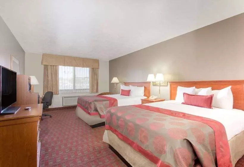 Отель Ramada By Wyndham St George