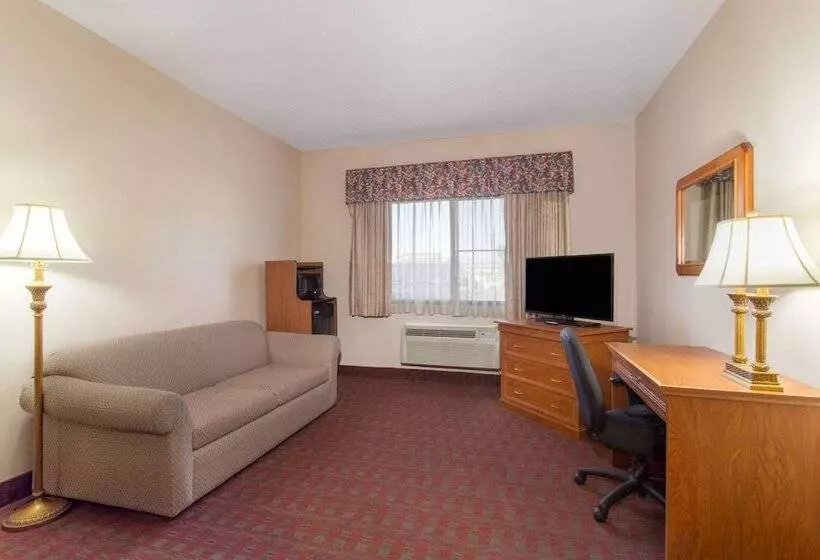 Отель Ramada By Wyndham St George