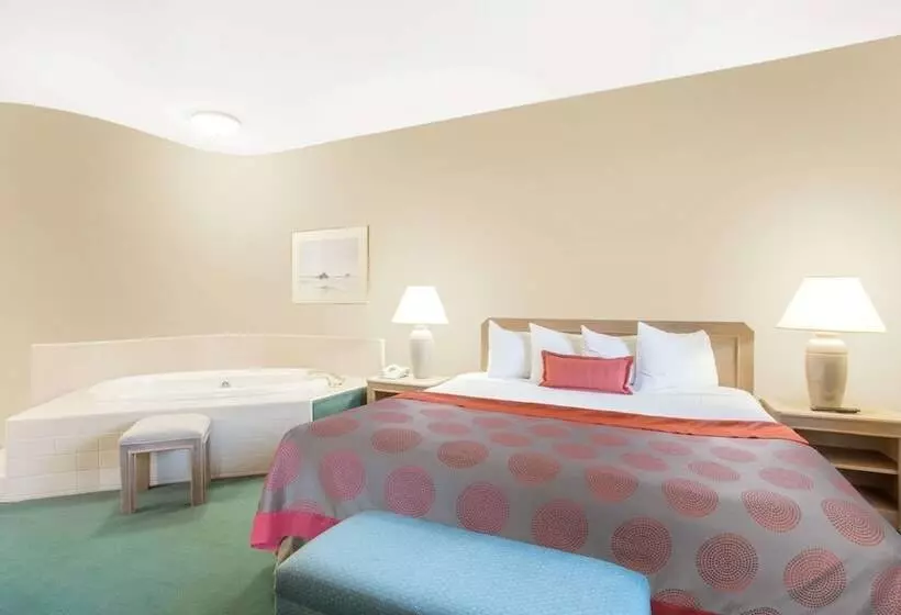 Отель Ramada By Wyndham St George