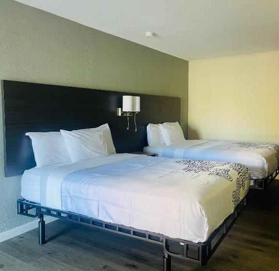 فندق Bourbon Capital Inn