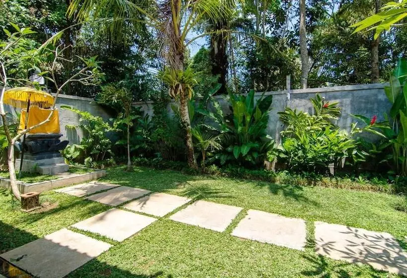 ペンション Sayan Romantis Guest House