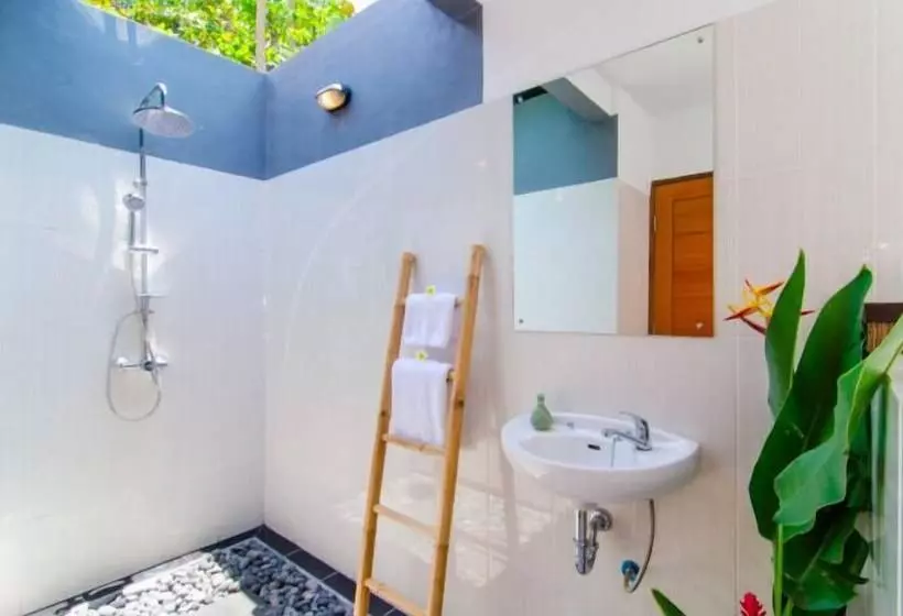 ペンション Sayan Romantis Guest House
