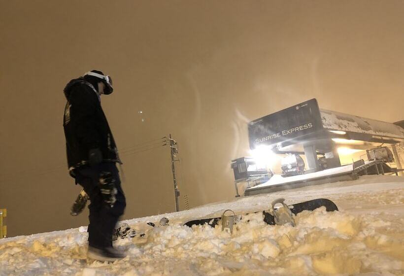 Пансион Snowhouse Memorie Hotel 石打丸山