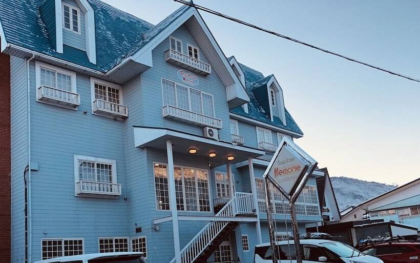 Пансион Snowhouse Memorie Hotel 石打丸山