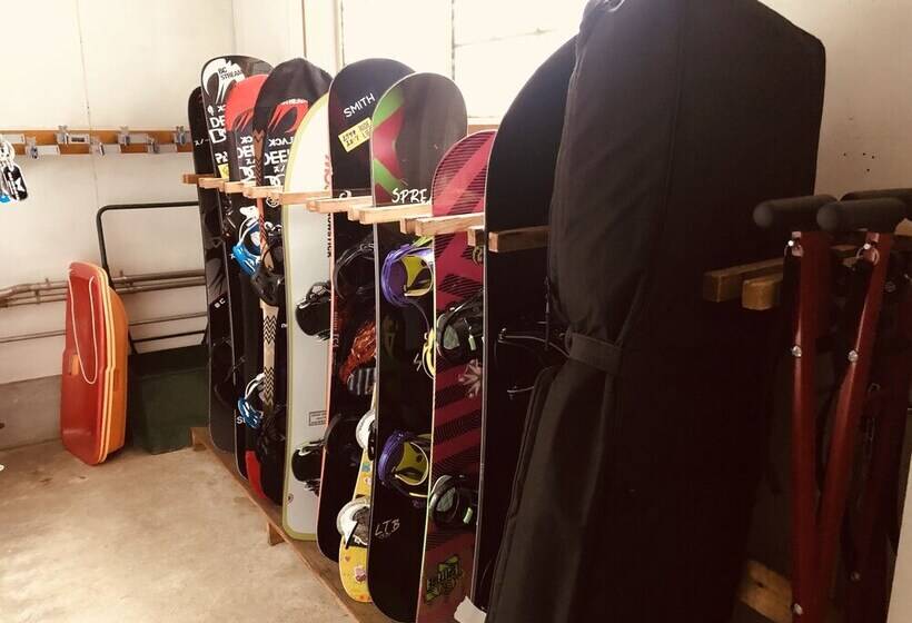 Пансион Snowhouse Memorie Hotel 石打丸山