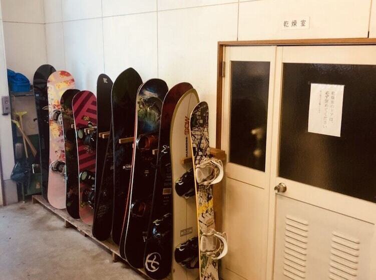 Пансион Snowhouse Memorie Hotel 石打丸山