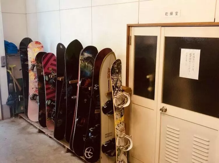 ペンション Snowhouse Memorie Hotel 石打丸山