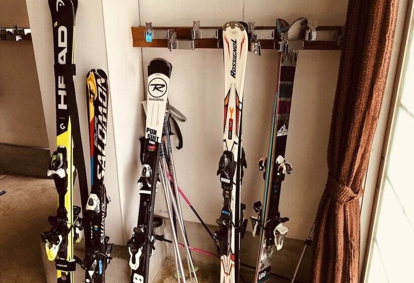 Пансион Snowhouse Memorie Hotel 石打丸山