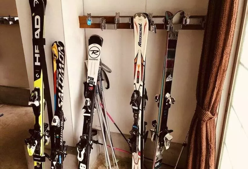 ペンション Snowhouse Memorie Hotel 石打丸山